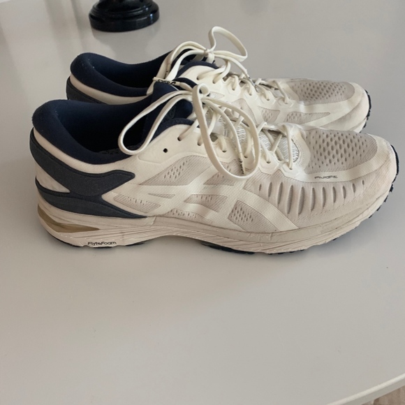 asics metarun trench